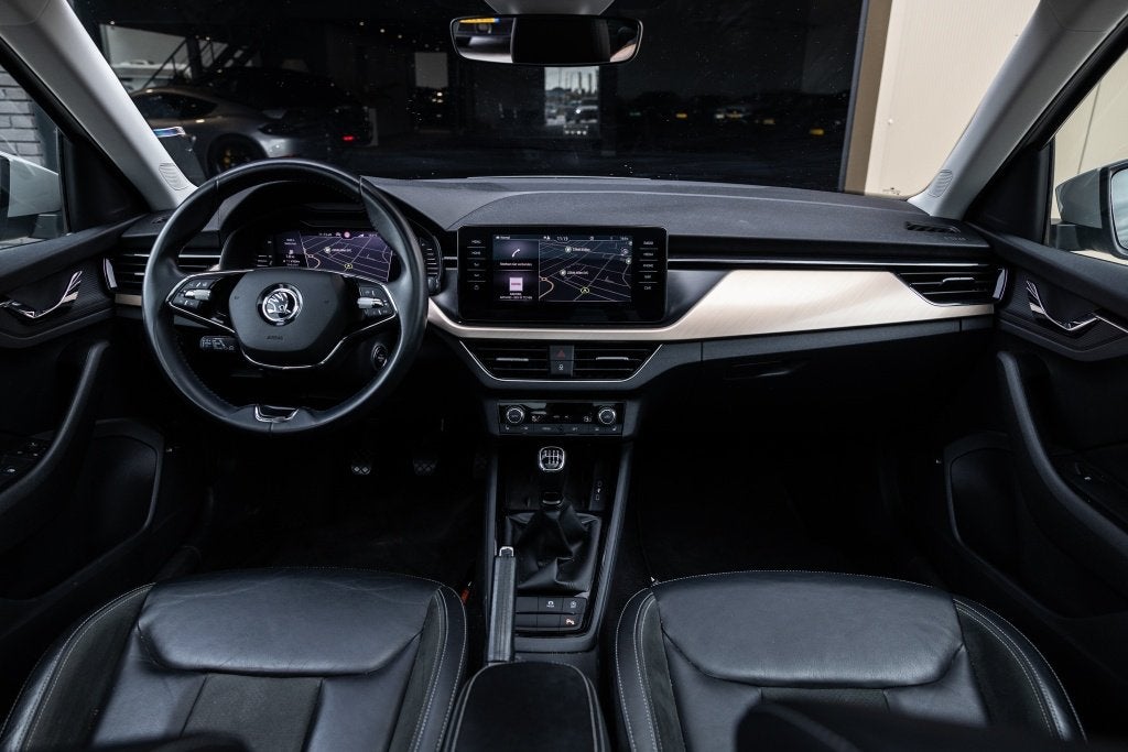 Skoda Kamiq 1.0 TSI Bns Edition | Pano | Leder | Trekhaak |, Auto's, Skoda, Gebruikt, 49 €/maand, Handgeschakeld, 3 cilinders