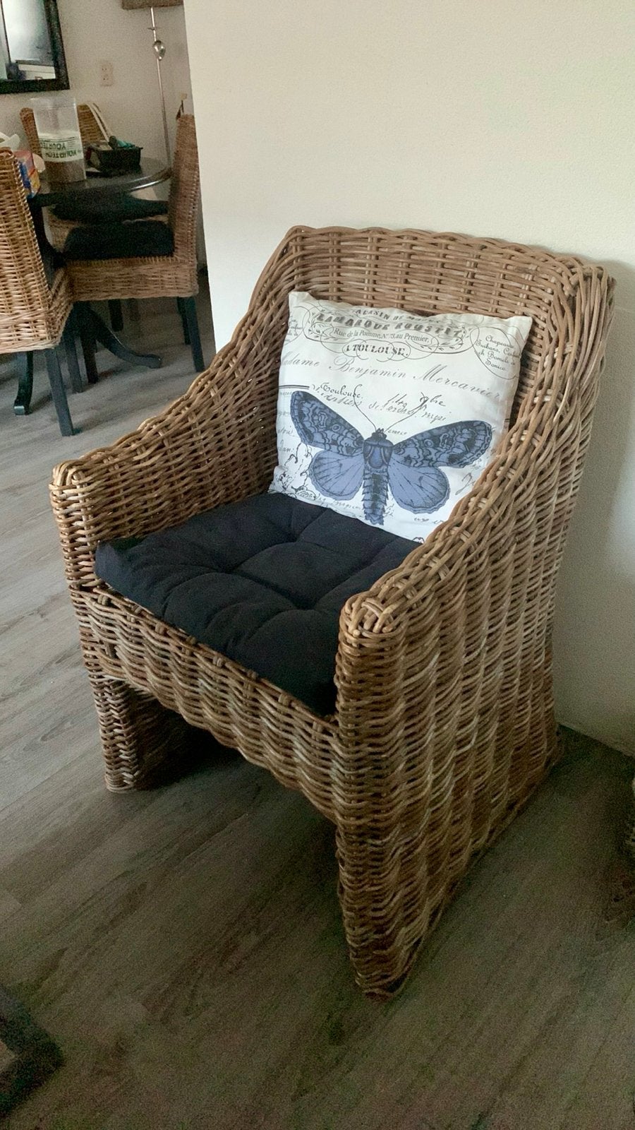 Zeer nette Rotan Lounge Stoel (B63xH89) incl dik zitkussen!, Ophalen, Bruin, Riet of Rotan, Zo goed als nieuw