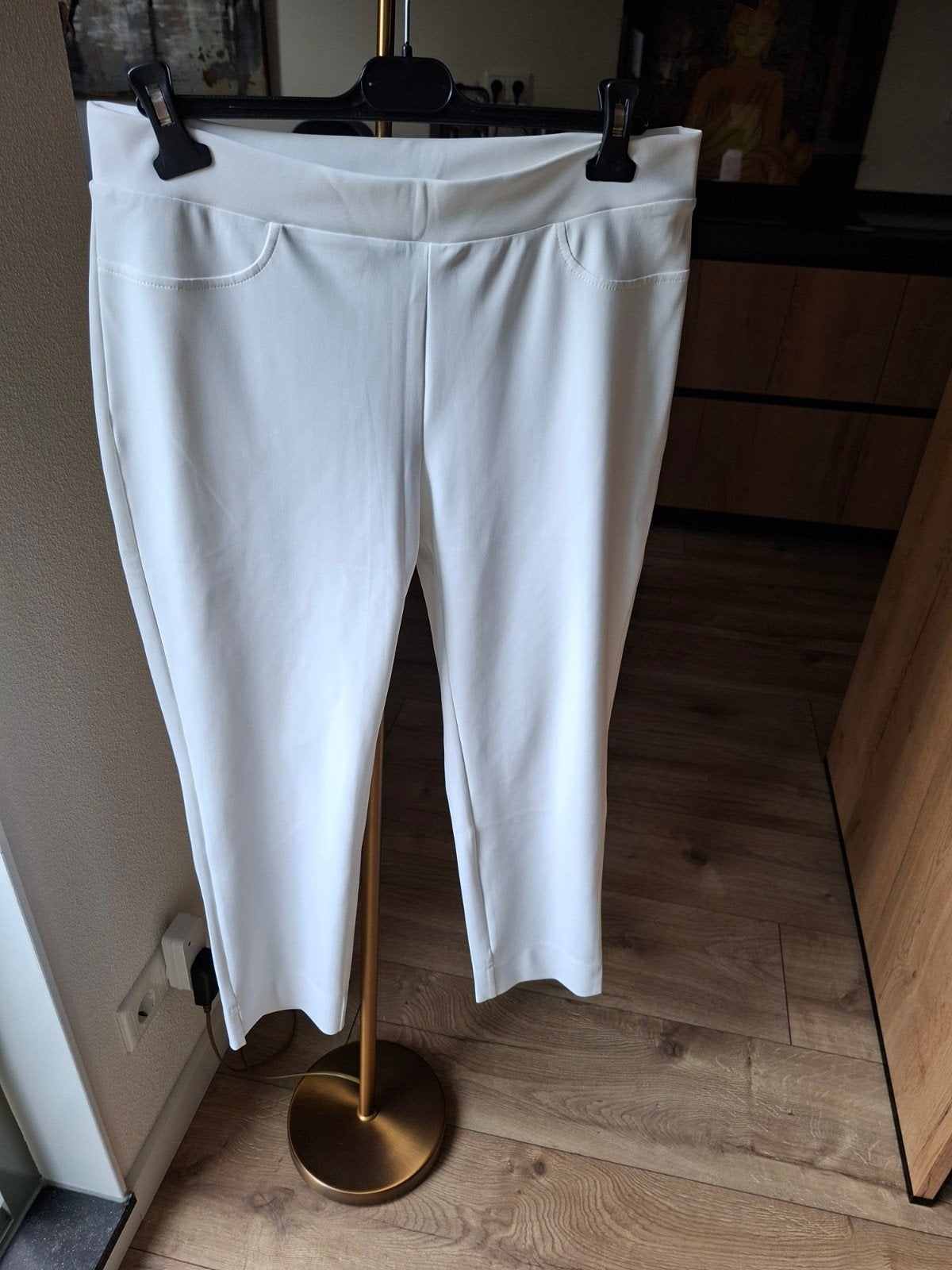Mooie Moq damespantalon, Kleding | Dames, Broeken en Pantalons, Nieuw, Maat 46/48 (XL) of groter, Wit, Kort, Ophalen of Verzenden