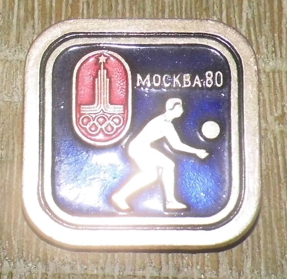 Speld Olympische Spelen Moskou 1980 - Volleybal, Verzamelen, Verzenden, Gebruikt, Sport, Speldje of Pin