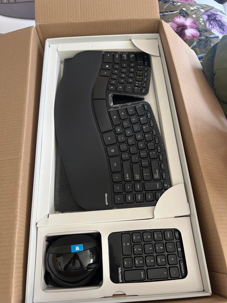 Nieuwe Microsoft Ergonomische Toetsenbord en Muis Set, Ophalen of Verzenden, Nieuw, Muis, Ergonomisch