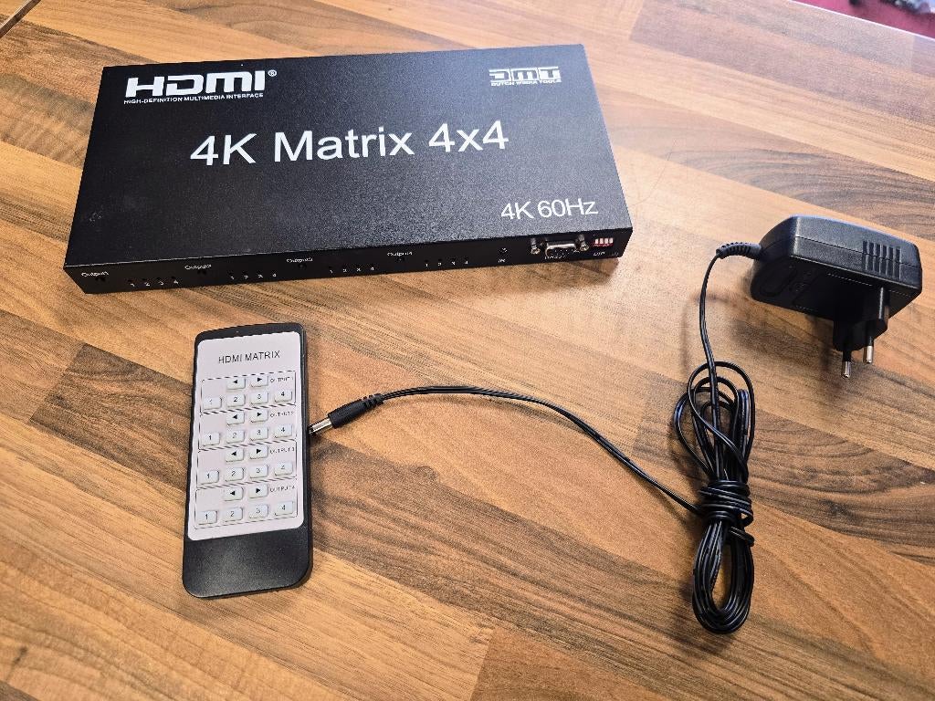 HDMI Matrix 4x4 - 4K 60Hz HDMI switch/matrix, Ophalen of Verzenden, Zo goed als nieuw