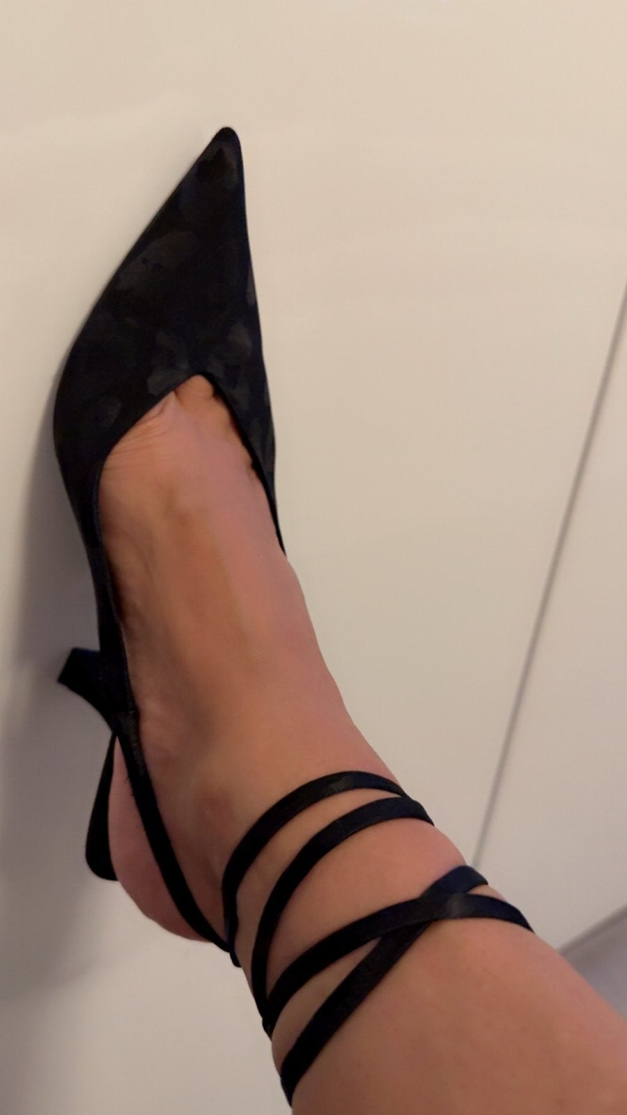 Zwarte pumps met enkelbandjes en luipaardprint, Kleding | Dames, Ophalen, Zo goed als nieuw, Zwart, Pumps