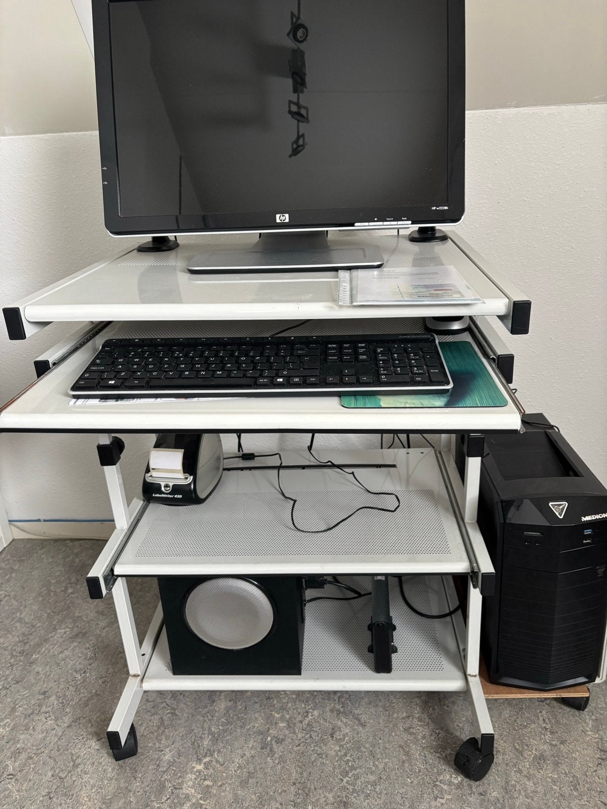 Metalen computertafel op wielen met uitschuifbare bladen, Ophalen, Gebruikt, 70 tot 120 cm, Metaal
