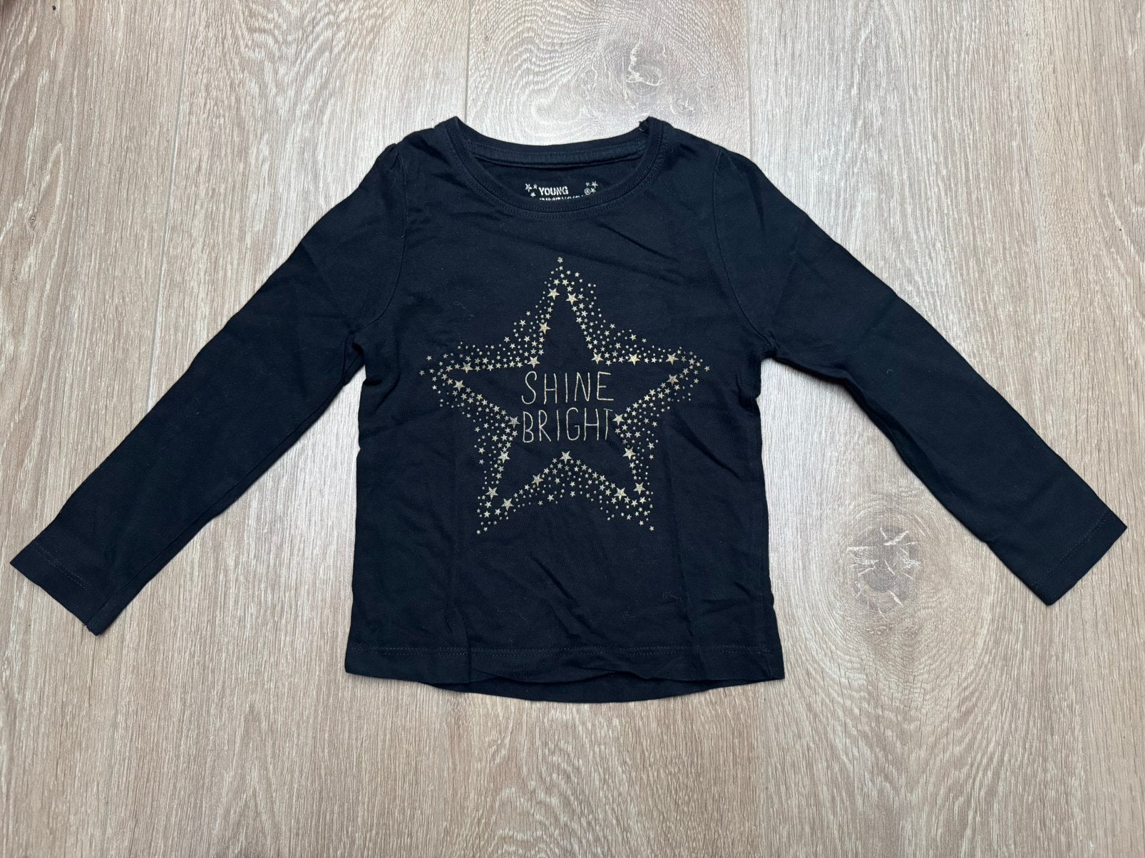 Young Dimension longsleeve shirt zwart/goud maat 104, Ophalen of Verzenden, Gebruikt, Meisje, Shirt of Longsleeve