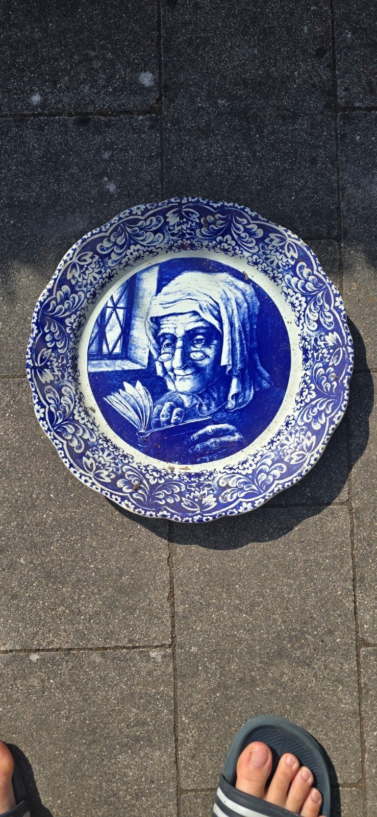 Vintage Delfts Blauw decoratief bord met lezende vrouw, Ophalen
