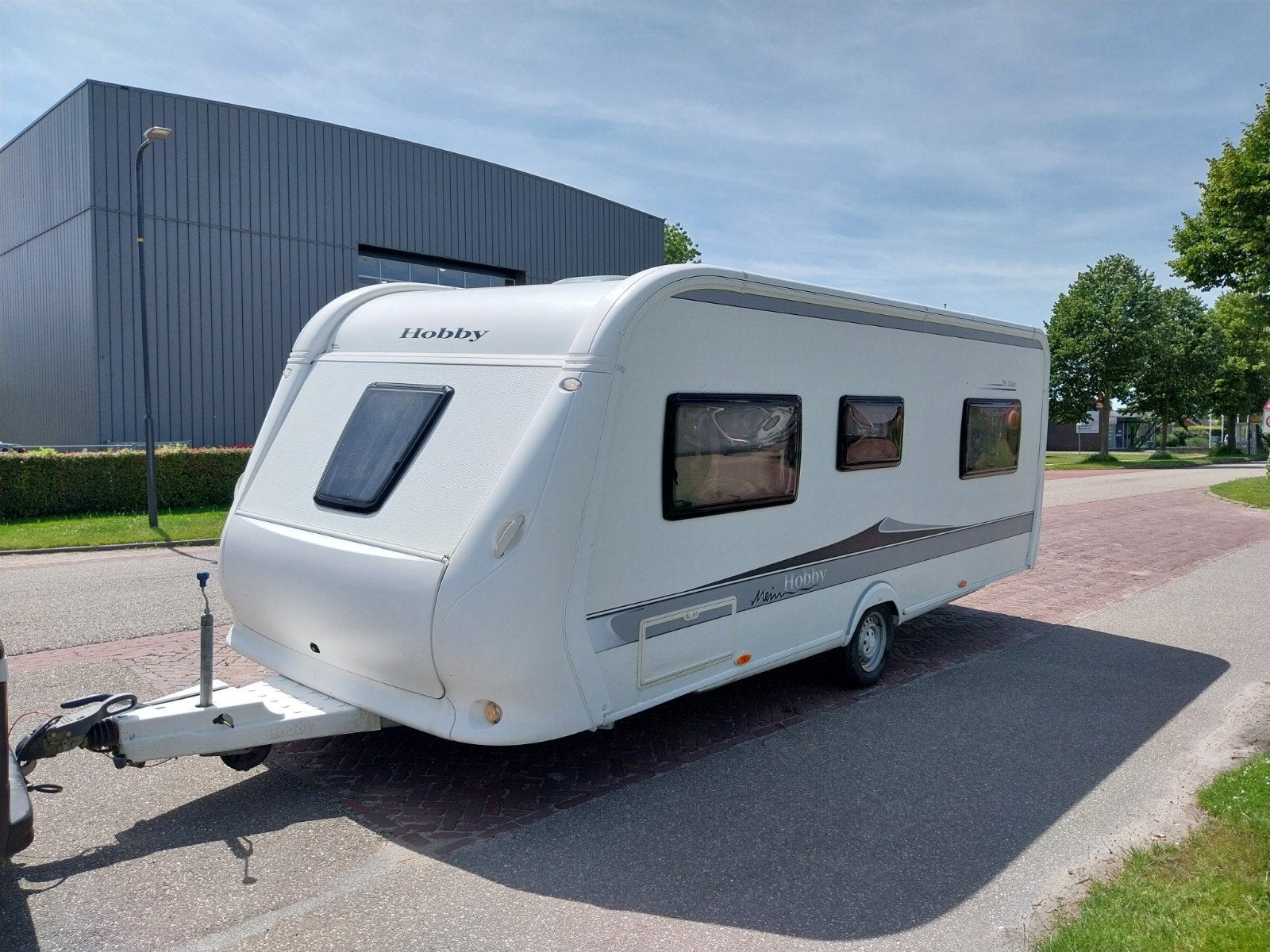 Hobby 560 CFE (2013) met voortent van 2023, Rondzit, Hobby, Frans bed, Bedrijf
