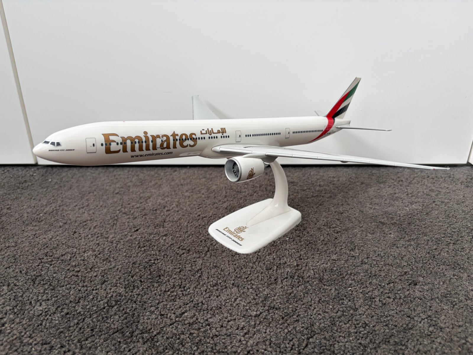 Emirates Boeing 777-300ER, Overige merken, 1:144 tot 1:200, Ophalen of Verzenden, Zo goed als nieuw