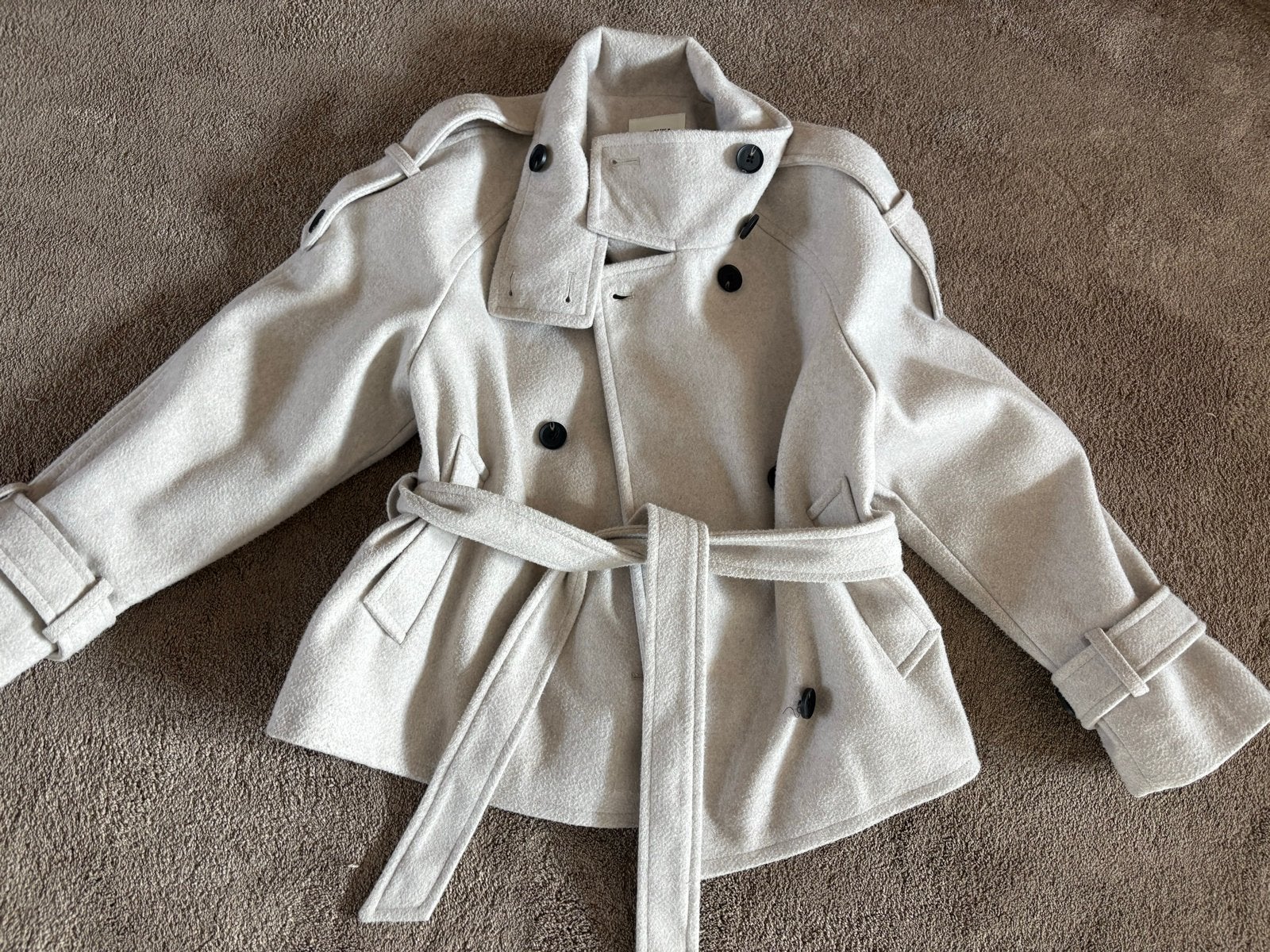 Bershka jas met riem - Maat S, Ophalen of Verzenden, Zo goed als nieuw, Maat 36 (S), Beige