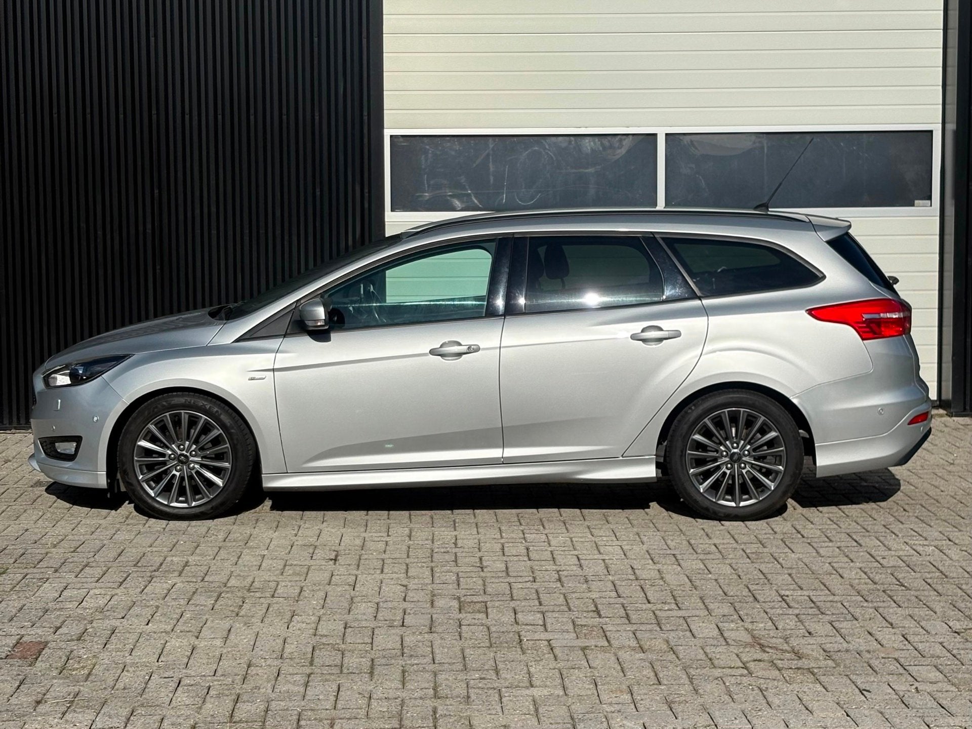 Ford Focus Wagon 1.0 ST-Line, Auto's, Dealer onderhouden, Gebruikt, Zwart, Bluetooth