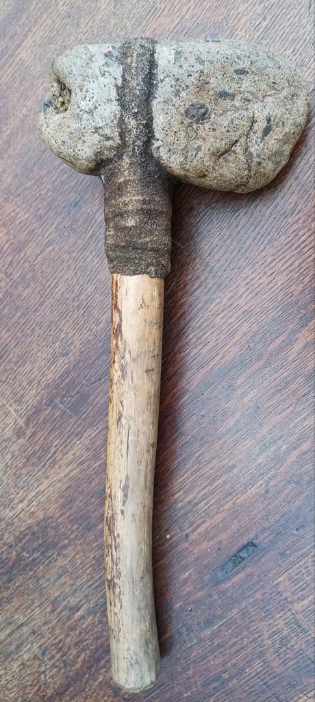 Zeer oude bijl steen axe Tomahawk, Ophalen of Verzenden