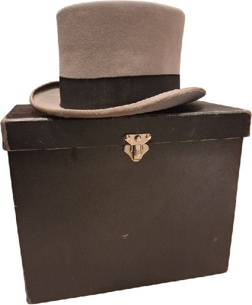 maat 59 Francy Tailor hoge hoed., Kleding | Heren, Francy tailor, Hoed, Ophalen of Verzenden, 58 of 59 cm (L, 7¼ of ⅜ inch)