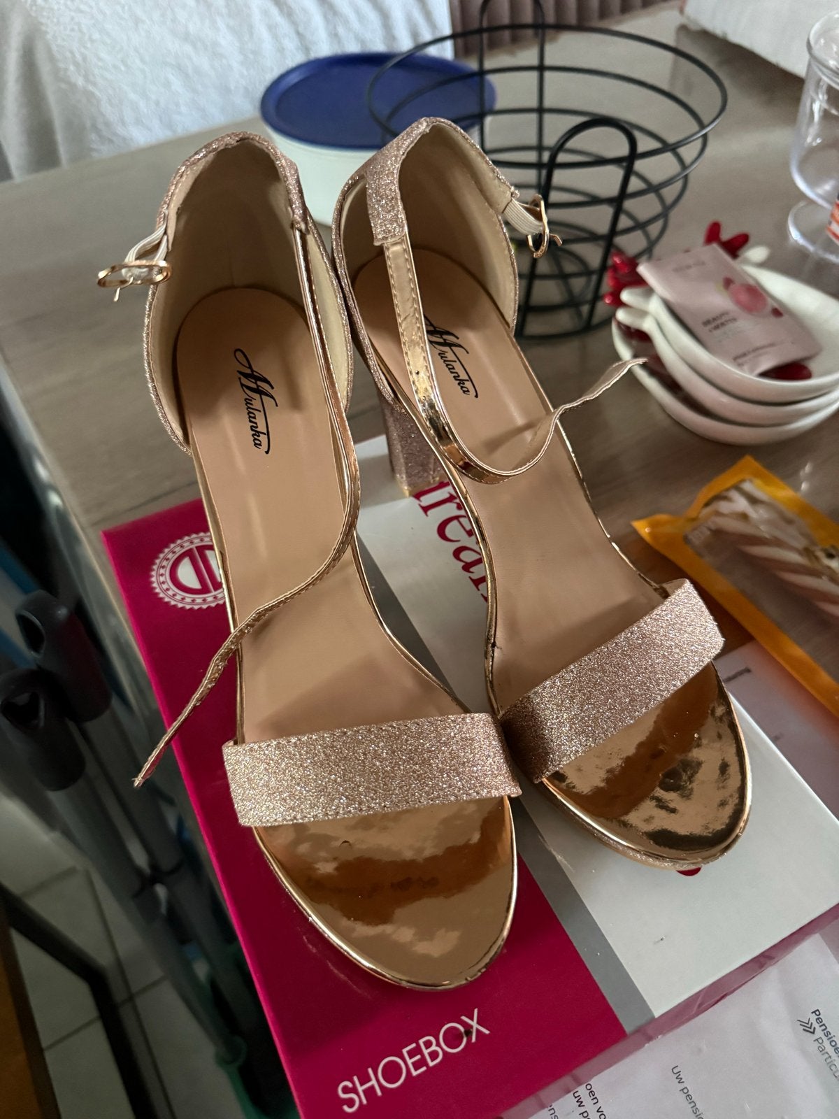 Gouden glitter hakken - Maat 41, Ophalen of Verzenden, Zo goed als nieuw, Overige kleuren, Schoenen met hoge hakken