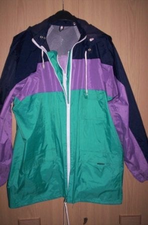 Regenjack mt. M groen / paars nylon in prima staat, Caravans en Kamperen, Ophalen of Verzenden, Gebruikt, Regenjas, Dames