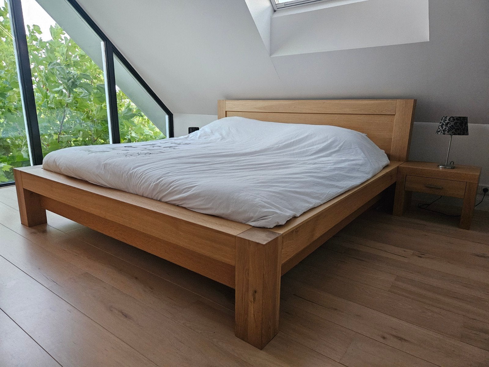 Eikenhouten tweepersoonsbed met nachtkastjes, Ophalen, Gebruikt, Bruin, Tweepersoons