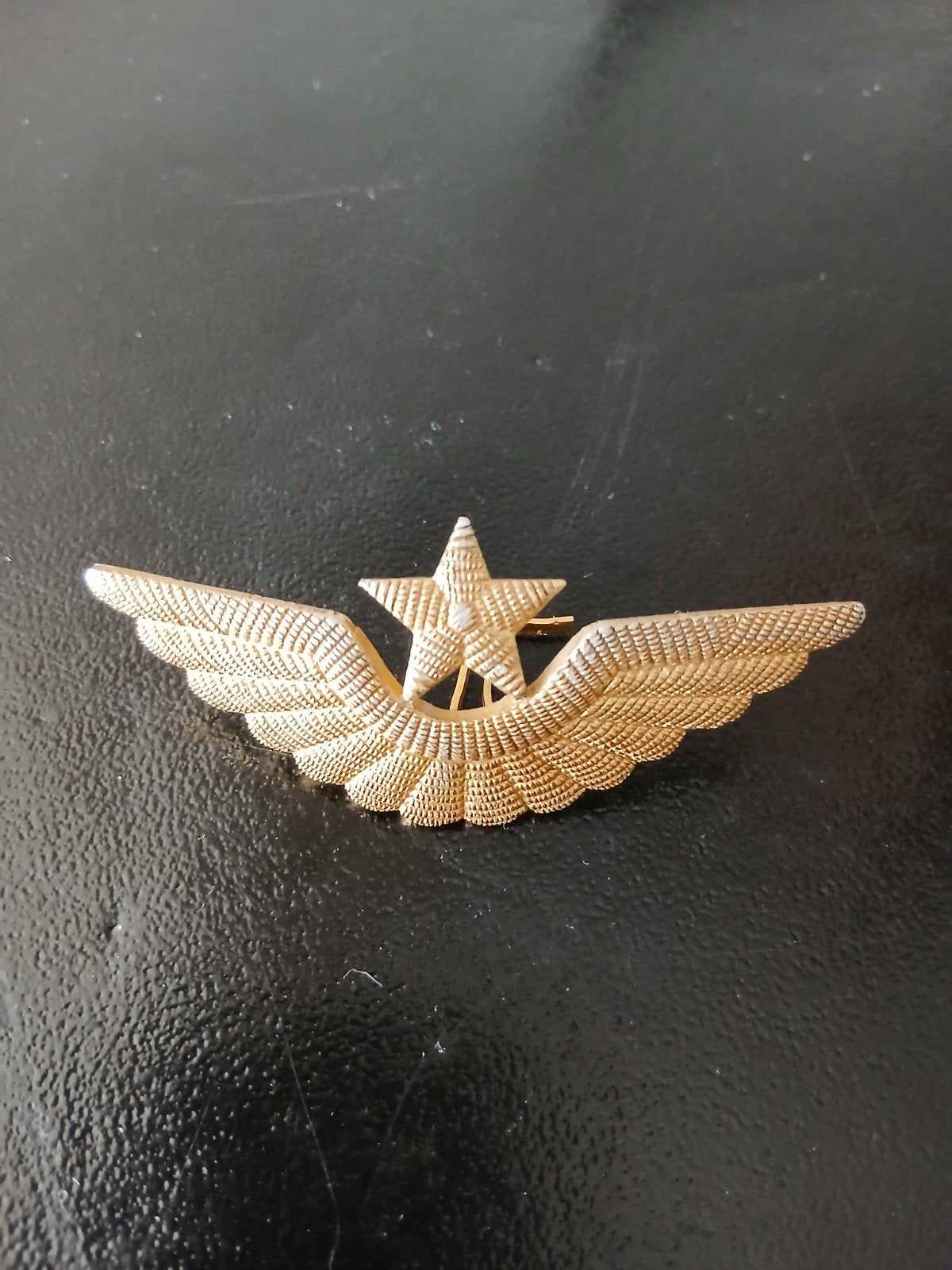 Sovjet Luchtmacht pet embleem/pin 3, Verzamelen, Ophalen of Verzenden, Gebruikt, Overige onderwerpen, Speldje of Pin