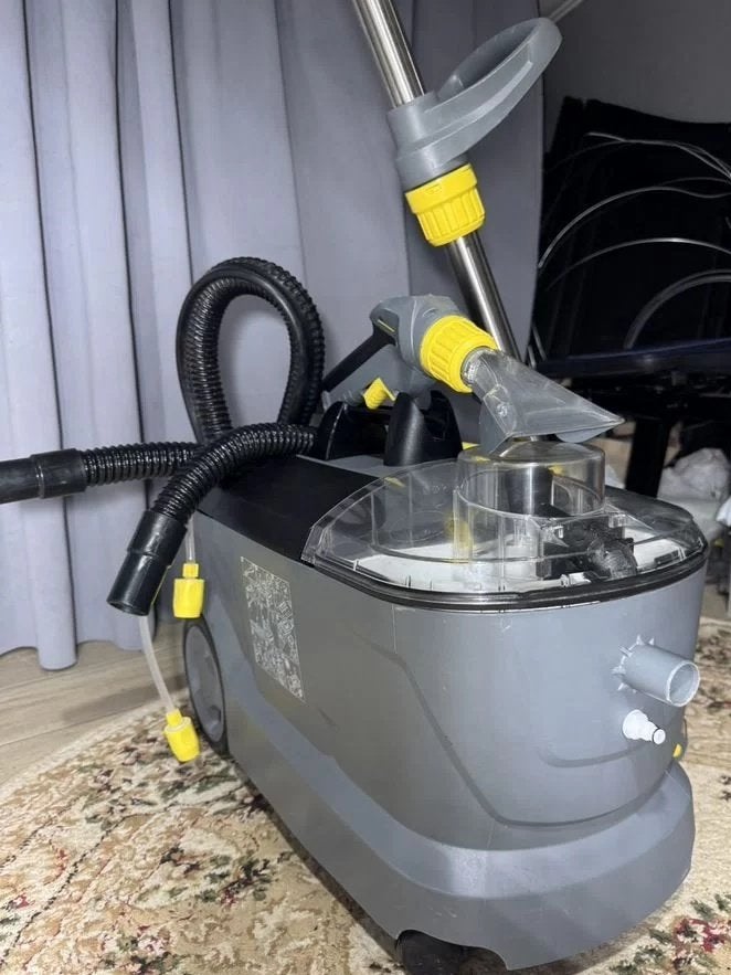 Kärcher Puzzi 10/1 sproei-extractie reiniger, Kärcher, Ophalen of Verzenden, Zo goed als nieuw, Minder dan 1200 watt