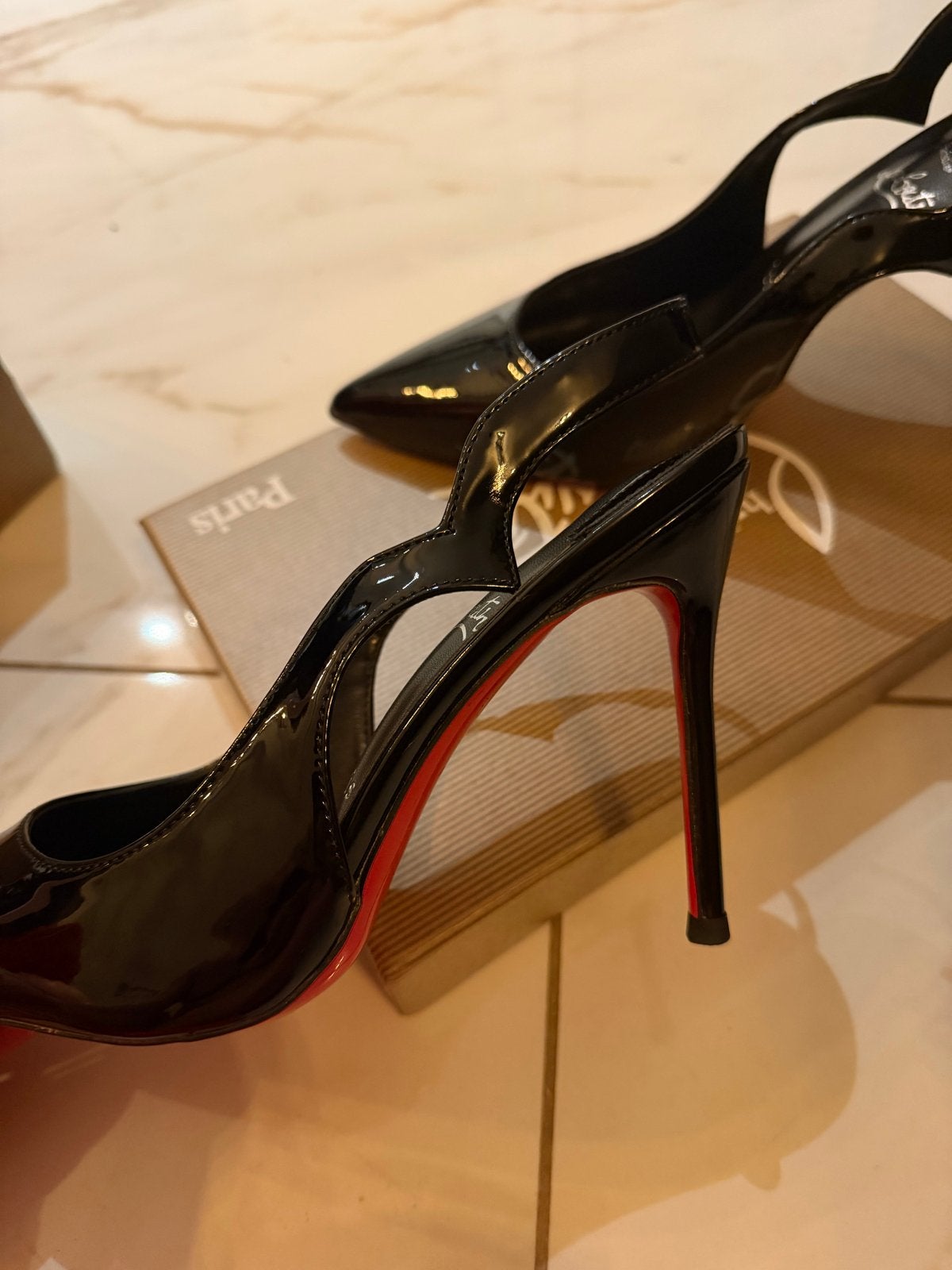 Christian Louboutin Zwarte Lakleren Pumps 38-38.5, Ophalen of Verzenden, Zo goed als nieuw, Zwart, Pumps