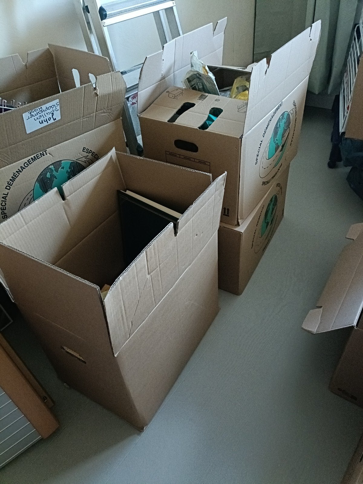 43 Verhuisdozen  1,50 per doos, Ophalen, 40 tot 60 cm, Opvouwbaar, 75 tot 100 cm