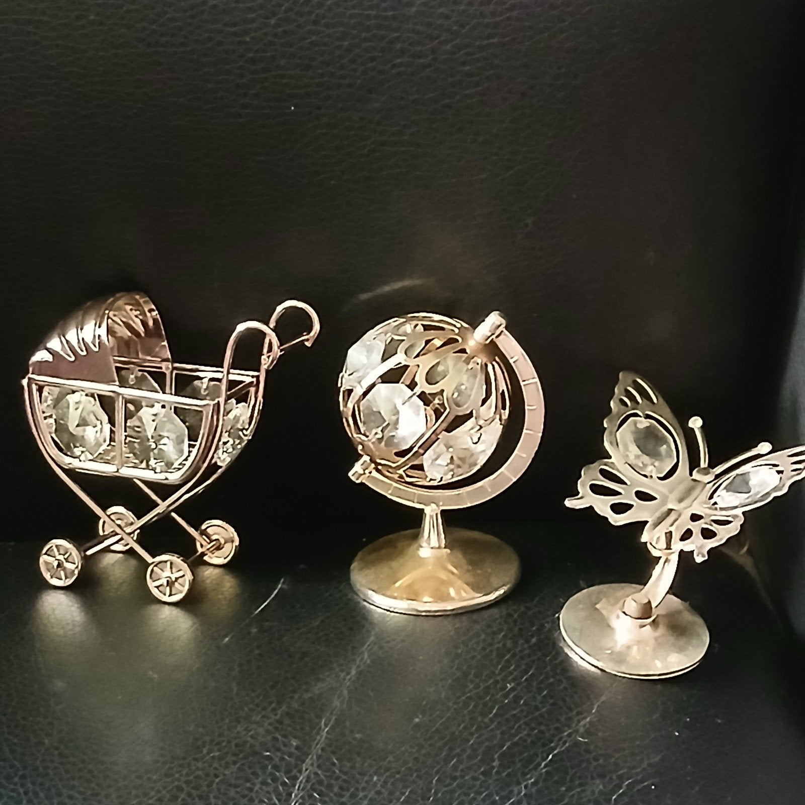 3x beeldjes globe, vlinder en kinderwagen. Swarovski stijl, Verzamelen, Swarovski, Ophalen of Verzenden