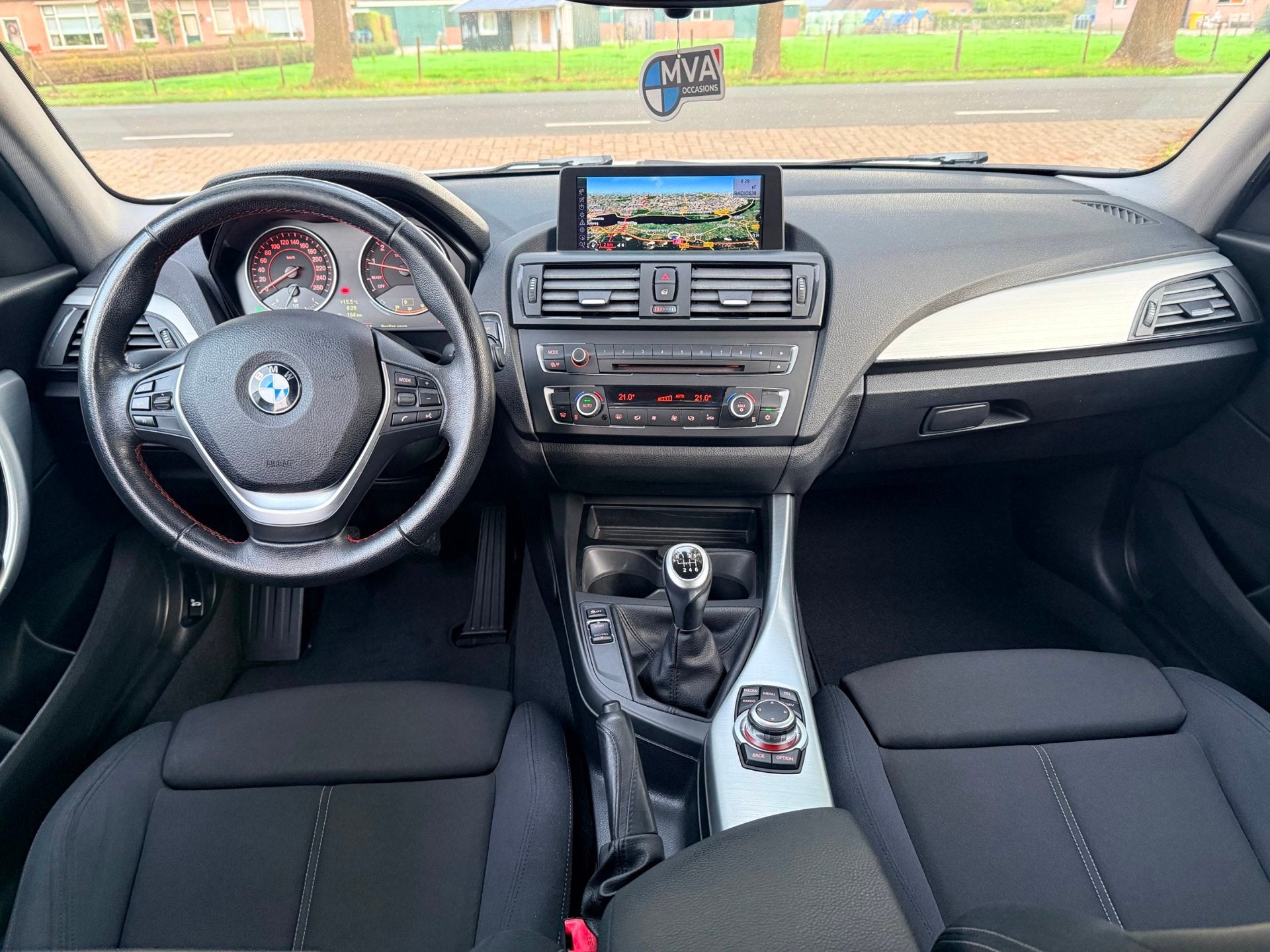 BMW 1-serie 116i Business+ Sport|Ketting vervangen|Navigatie, Auto's, 1-Serie, Euro 5, Gebruikt, Zwart
