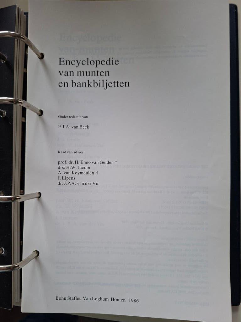 3 mappen: Groot overzicht van munten en papiergeld compleet, Postzegels en Munten, Ophalen of Verzenden, Boek of Naslagwerk