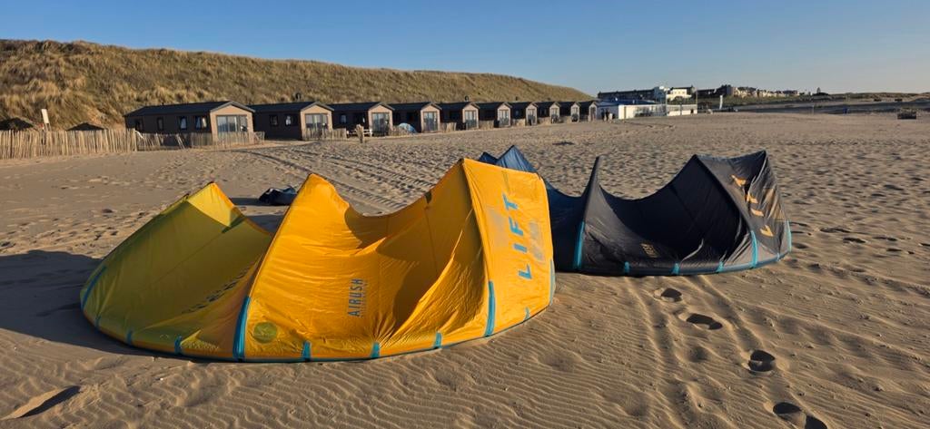 Airush Lift V3 8m + 10m, Geen board, Ophalen, Zo goed als nieuw, 10 m²