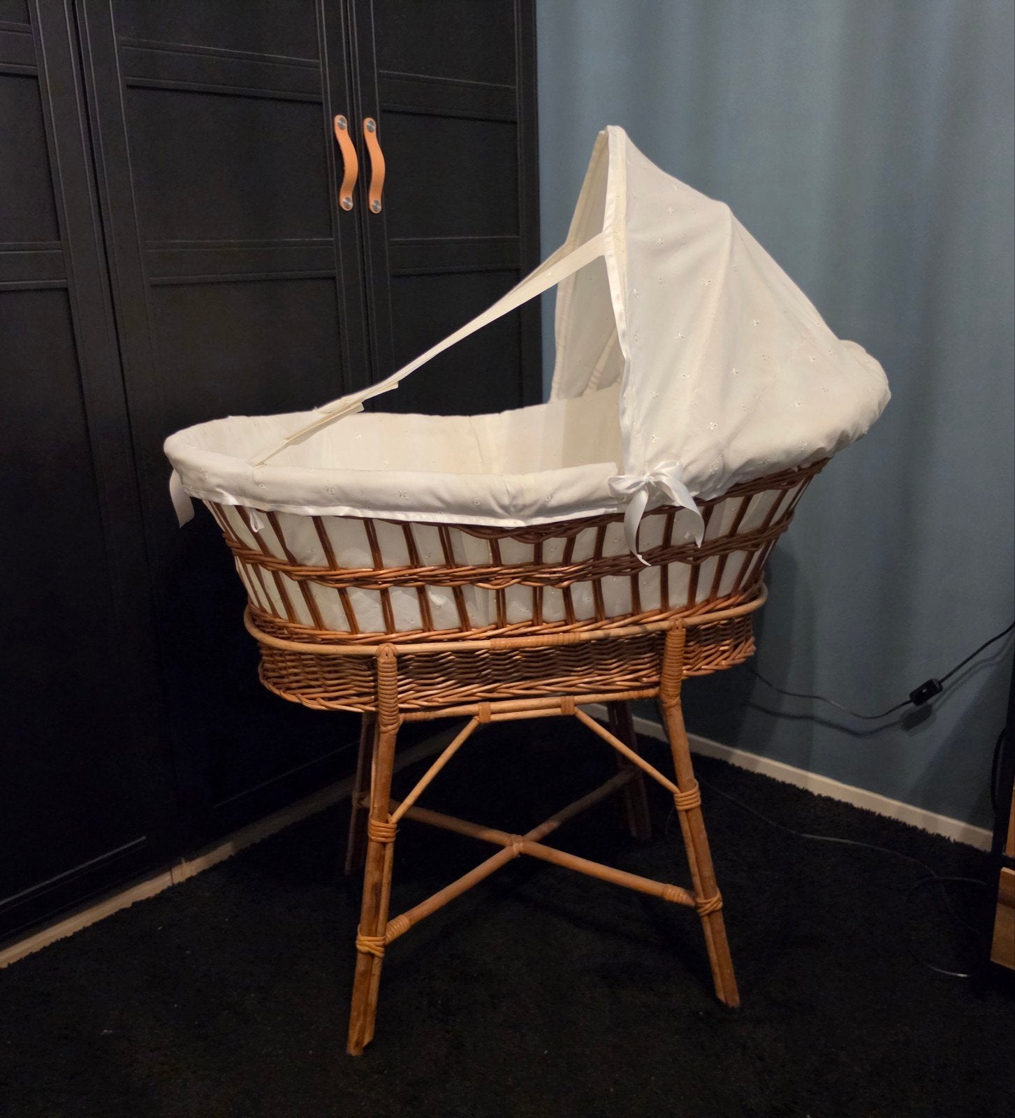 Rotan wiegje voor pasgeboren baby - opnieuw gestoffeerd, Ophalen, Gebruikt, Wieg