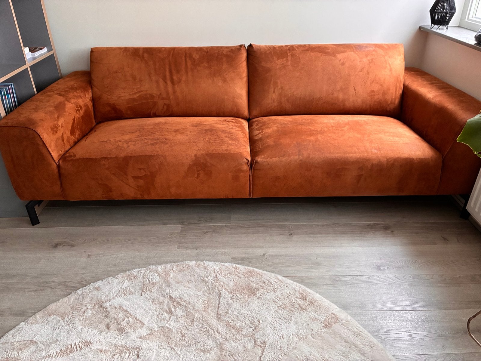 Comfortabele oranje bank - 237x95x72 cm, Huis en Inrichting, Banken | Bankstellen, Ophalen, Gebruikt, Driepersoons, 75 tot 100 cm