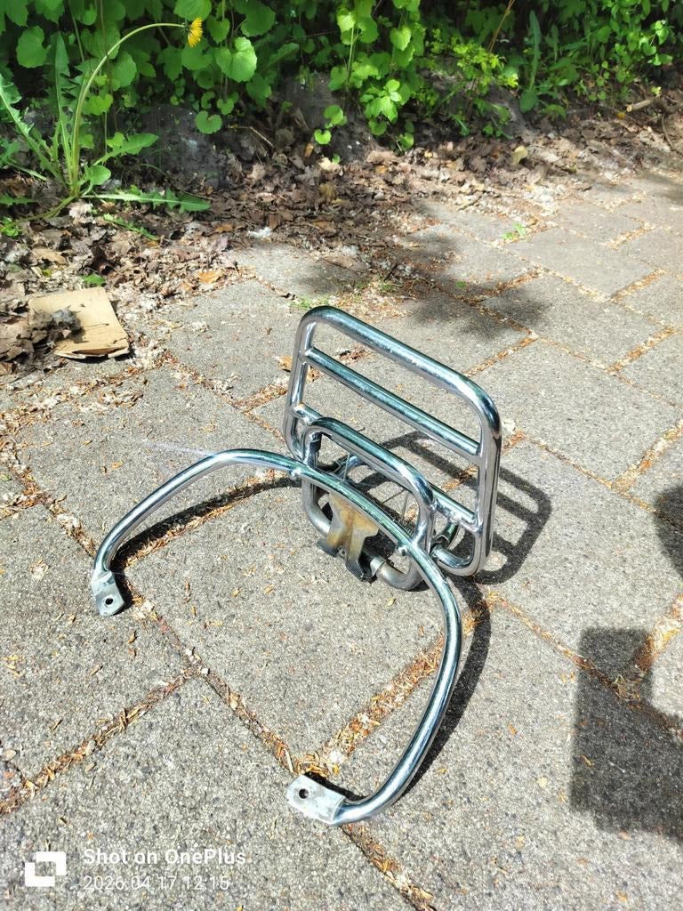 Achterdrager opklapbaar Achterrek bagagedrager vespa lx 50, Fietsen en Brommers, Ophalen of Verzenden, Zo goed als nieuw, Frame