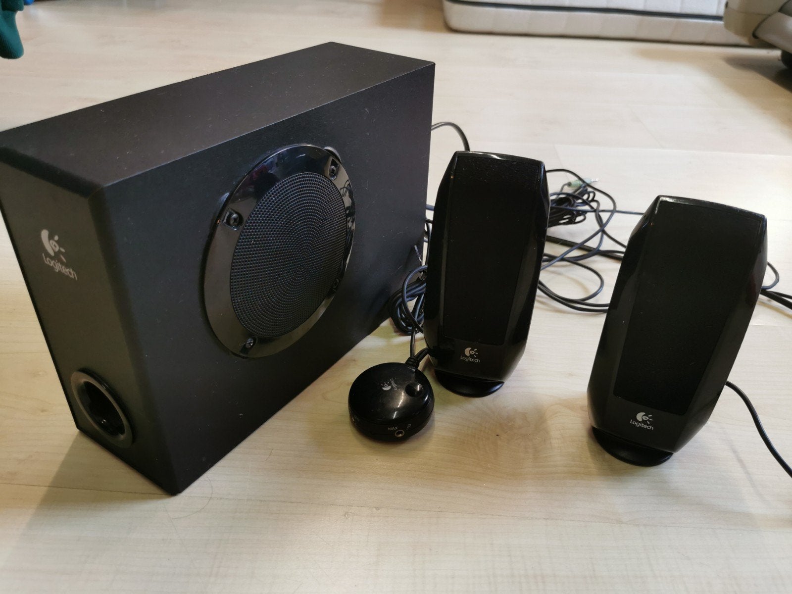Logitech 2.1 S-220 speaker, Ophalen of Verzenden