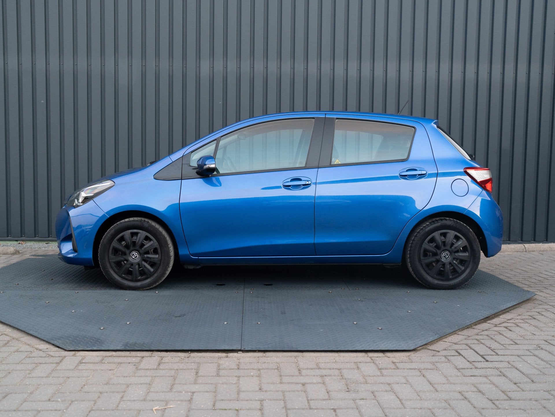 Toyota Yaris 1.0 VVT-i Active | Camera | Stoelverwarming | P, Auto's, 12 maanden, Stof, Blauw, 730 kg