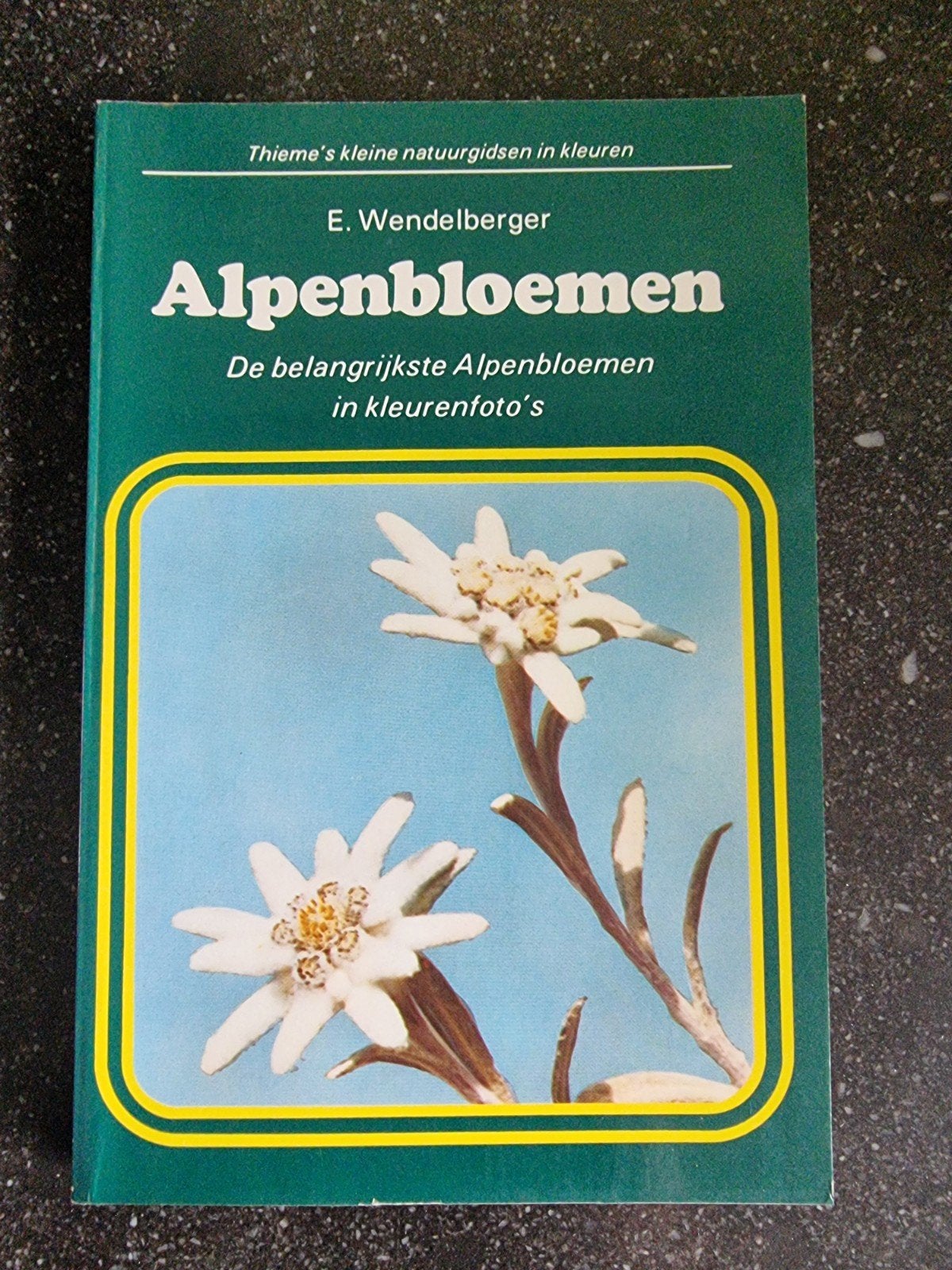 Alpenbloemen - Thiemes kleine natuurgidsen in kleuren, Boeken, Verzenden, Zo goed als nieuw, Bloemen, Planten en Bomen, E. Wendelberger