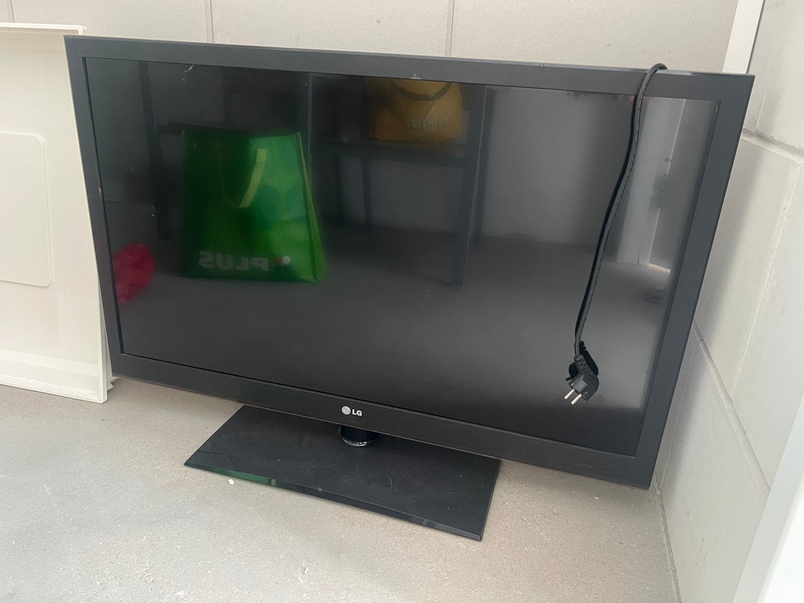 Gratis LG tv  defect, Audio, Tv en Foto, Televisies, Ophalen, 50 Hz, Zo goed als nieuw, 100 cm of meer