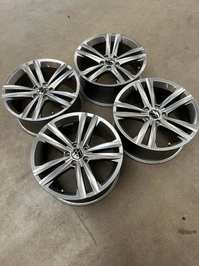 18 inch Vw Sebring velgen antraciet, Auto-onderdelen, Banden en Velgen, Ophalen, 18 inch, Velg(en), Zomerbanden