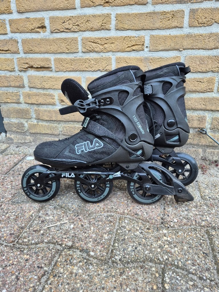Skeelers - Fila Crossfit 110 Tri-Skates – zwart – maat 46, Sport en Fitness, Skeelers, Gebruikt, Heren, Inline skates 4 wielen