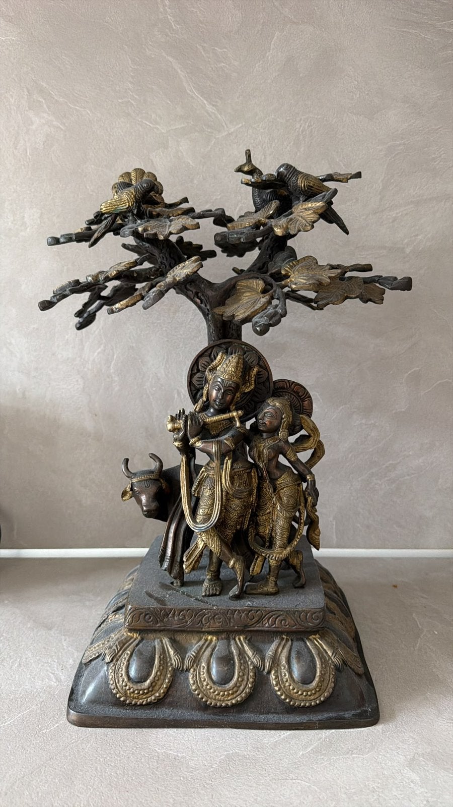 Brons Krishna beeld met boom en heilige koe, Ophalen, Zo goed als nieuw