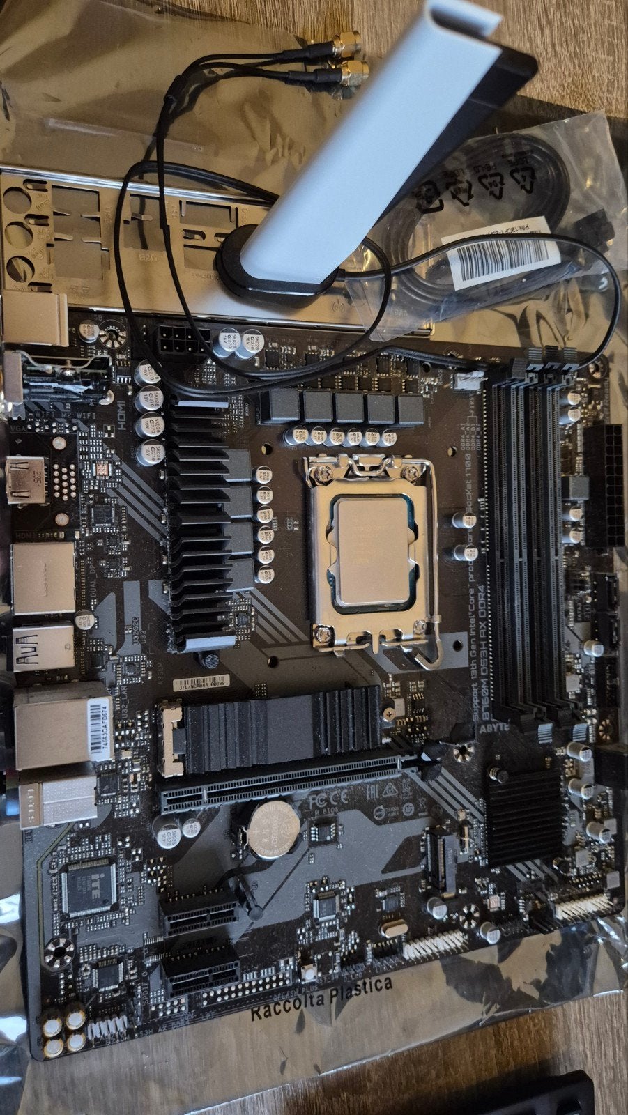 Gigabyte B760M DS3H AX met Intel Core I5-14600KF CPU, Computers en Software, Moederborden, DDR4, Ophalen of Verzenden, Zo goed als nieuw