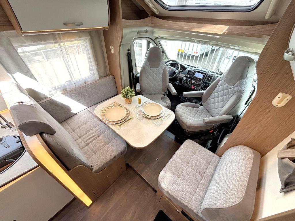 Carado T 447 9-TRAPS AUTOMAAT ENKELE BEDDEN 5 ZITPLEKKEN!, Automaat, Fiat, 7 tot 8 meter, Bedrijf