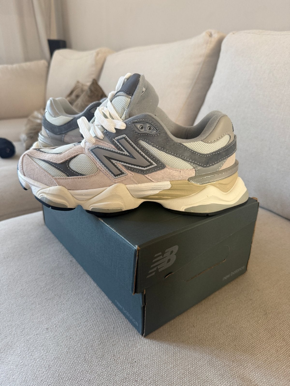 Nieuwe New Balance 9060 sneakers - Ongedragen, Ophalen of Verzenden, Nieuw, Grijs, Sneakers of Gympen
