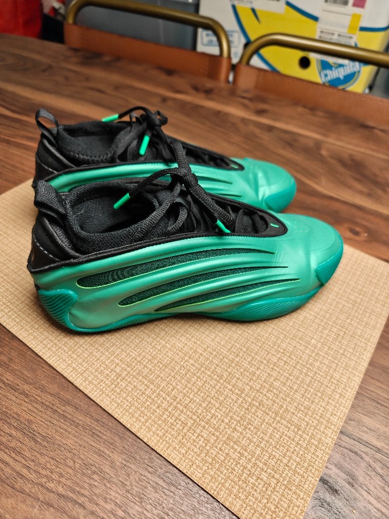 adidas Harden Volume 9 - maat 42 - zgan, Sportschoenen, Ophalen of Verzenden, Zo goed als nieuw, Adidas
