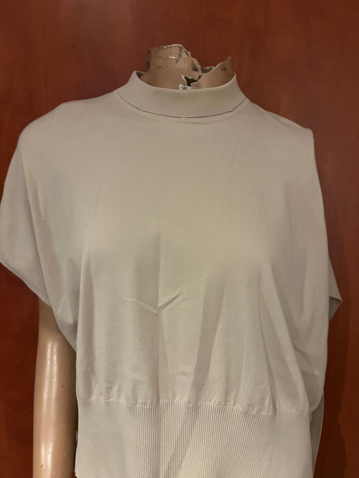 ELISABETTA FRANCHI dun truitje  knoopjes m origineel zgan, Kleding | Dames, Maat 38/40 (M), F, Elisabetta Franchi, Beige