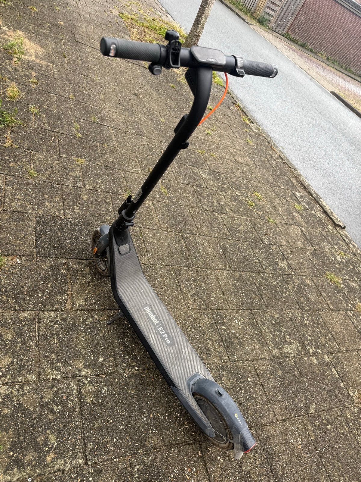 Ninebot E2 Pro elektrische step - Zo goed als nieuw, Fietsen en Brommers, Steps, Ophalen, Zo goed als nieuw, Elektrische step (E-scooter)