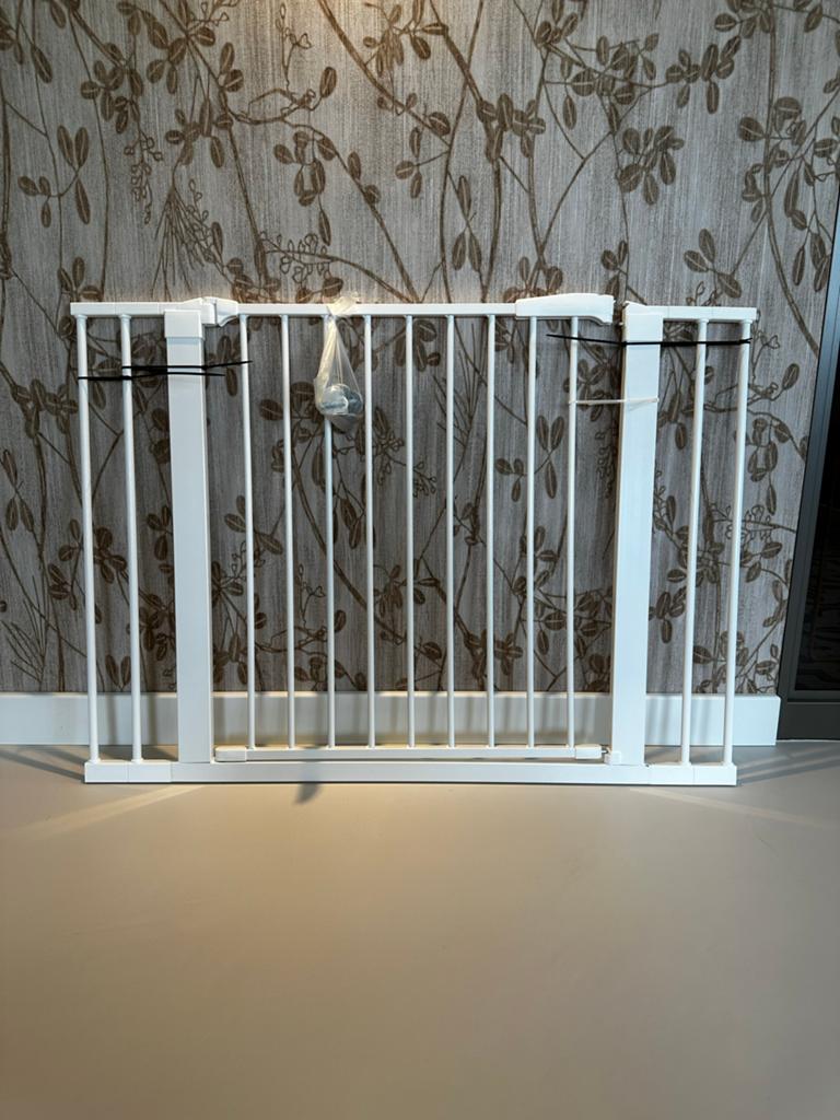 Wit metalen veiligheidshekje, verstelbaar set van 2, Ophalen, 100 tot 115 cm, Zo goed als nieuw, Klemhekje