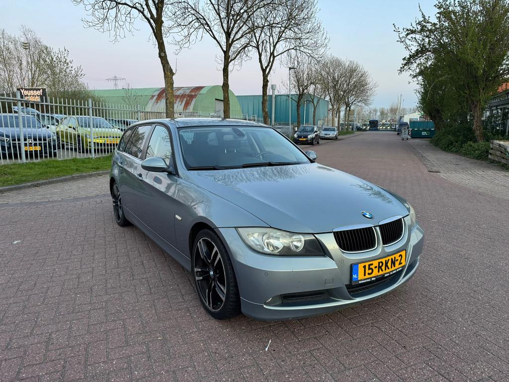 BMW 3-serie Touring 320d, Auto's, BMW, 745 kg, Achterwielaandrijving, 4 cilinders, Navigatiesysteem