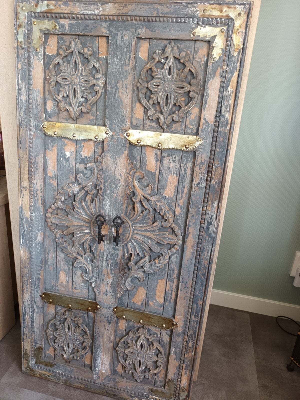 Vintage kastdeur  met messing afwerking, Ophalen