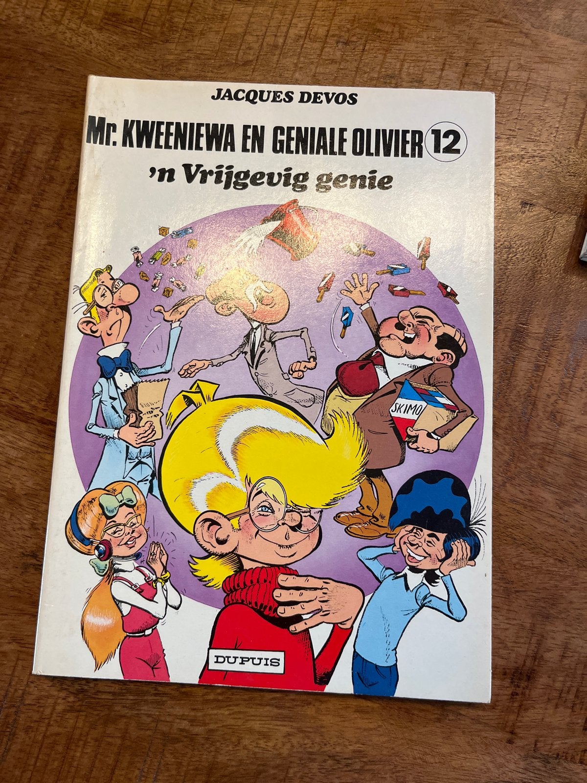 Mr. Kweeniewa en Geniale Olivier 12 - 'n Vrijgevig genie, Boeken, Eén stripboek, Ophalen of Verzenden, Gelezen