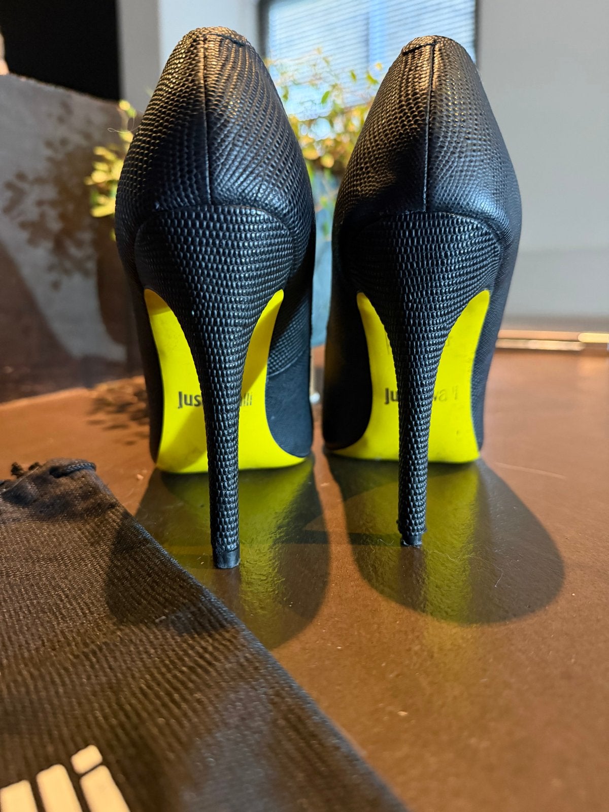 JUST CAVALLI Hoge Pumps Zwart met Gele Zool - Maat 38, Ophalen of Verzenden, Zo goed als nieuw, Zwart