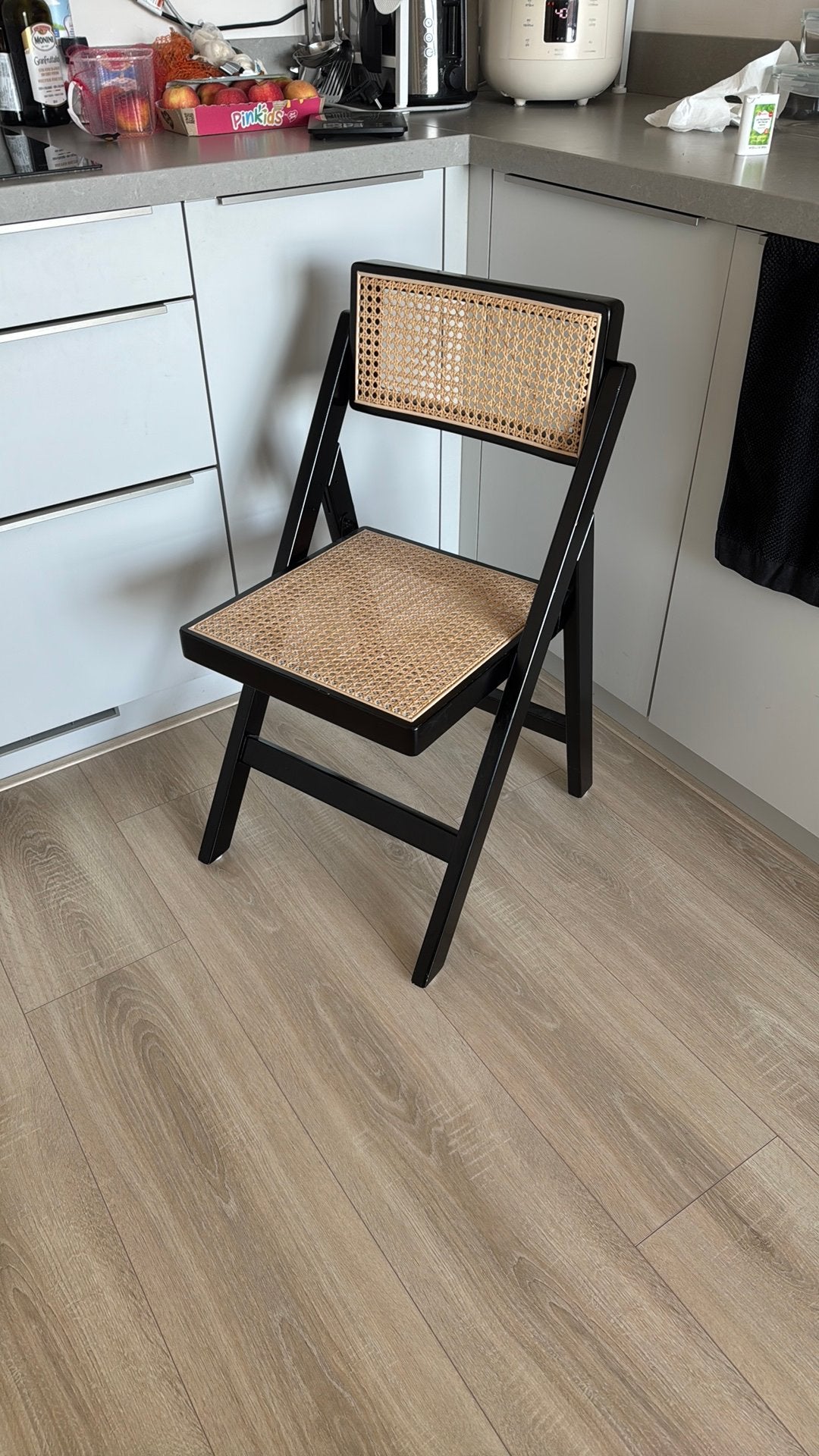 2x rotan vouwstoel en 2x rotan eetstoel, Ophalen, Zo goed als nieuw, Bruin, Twee