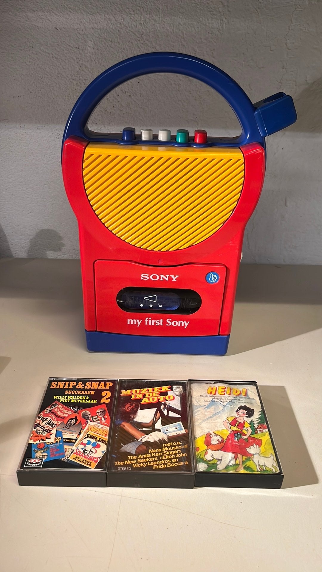 My first Sony cassette speler met cassette bandjes, Ophalen of Verzenden, Zo goed als nieuw